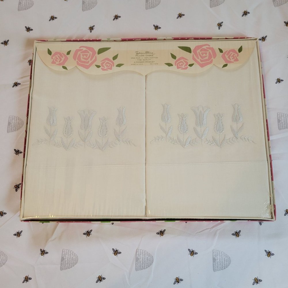 Pioneer Pillow Cases Boxed Set White on White Embroidery, MCM SEALED  USA
